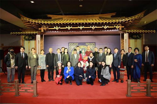 上合組織國(guó)家使節(jié)打卡全球吉慶生肖設(shè)計(jì)大賽邀請(qǐng)展 沉浸式體驗(yàn)中國(guó)生肖文化魅力